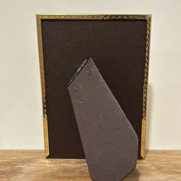 Two 5x7 inch vintage gold frames - Picture 9 of 9